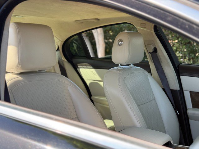 Used 2010 Jaguar XF Supercharged RWD image 32