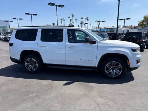Used 2024 Jeep Wagoneer Series II w/ Flexible Seating Group AWD/4WD image 15
