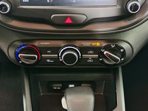 Used 2025 Kia Soul LX w/ LX Technology Package image 22