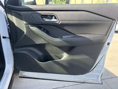 Used 2026 Nissan Rogue SL FWD image 13