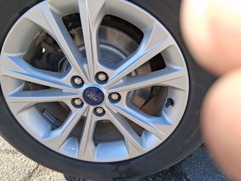 Certified 2018 Ford Escape SE image 28