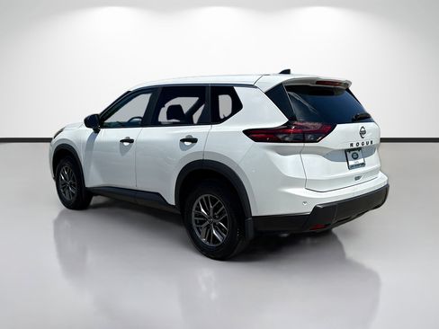 Used 2024 Nissan Rogue S FWD image 3