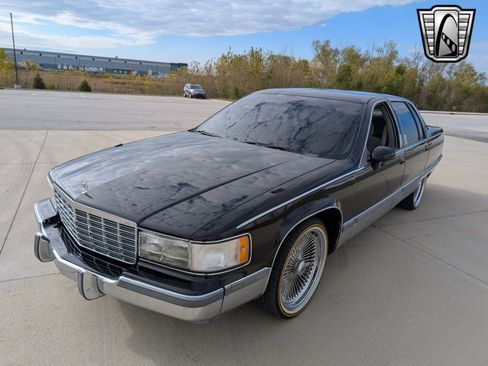 Used 1994 Cadillac Fleetwood Brougham image 2