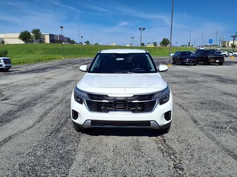 Used 2024 Kia Seltos LX AWD/4WD image 2