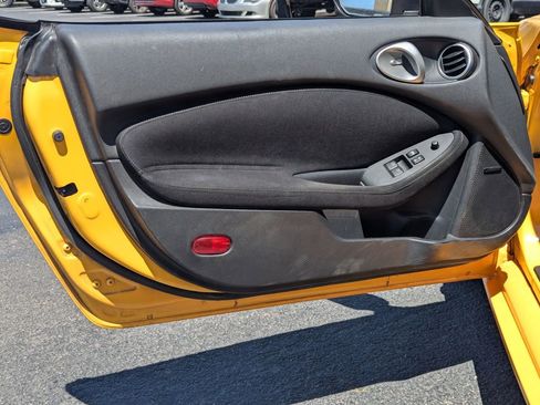 Used 2017 Nissan 370Z Coupe RWD image 29