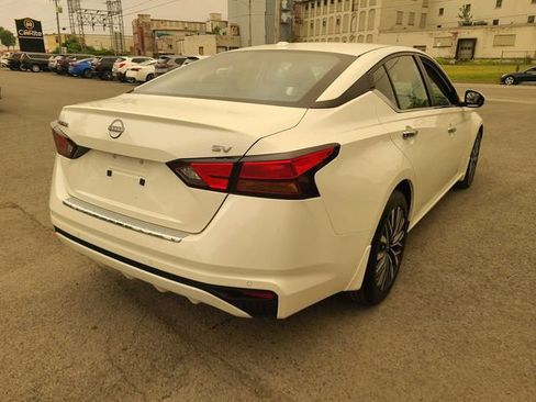 Used 2023 Nissan Altima 2.5 SV FWD image 8