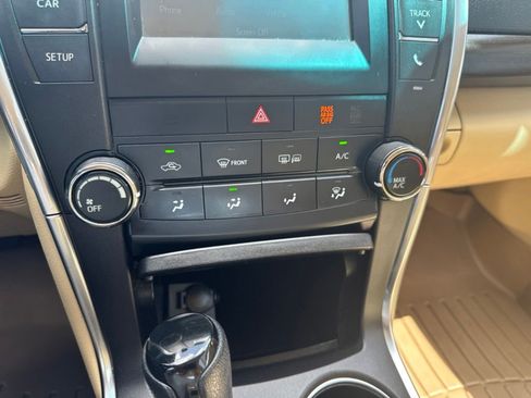 Used 2016 Toyota Camry LE FWD image 13