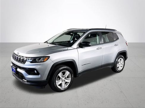 Used 2022 Jeep Compass Latitude w/ Convenience Group AWD/4WD image 2
