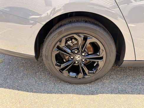 Certified 2025 Honda Accord SE image 9