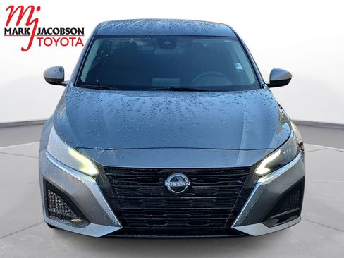 Used 2023 Nissan Altima 2.5 SV image 3