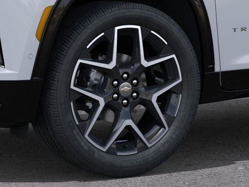 New 2026 Chevrolet Traverse High Country w/ LPO, Floor Liner Package AWD/4WD image 9