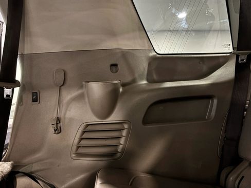 Used 2019 GMC Yukon SLT w/ Open Road Package RWD image 45