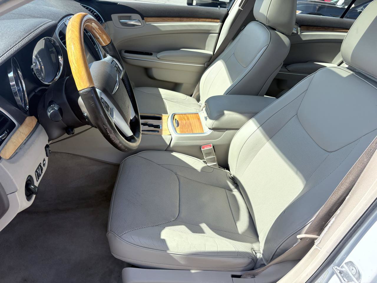 Used 2014 Chrysler 300 C w/ Harman/Kardon Audio Group RWD image 16