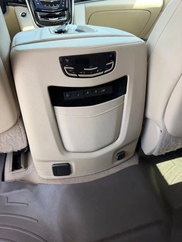 Used 2020 Cadillac Escalade ESV Premium Luxury AWD/4WD image 11