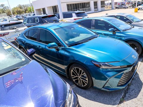 Used 2025 Toyota Camry XLE image 7