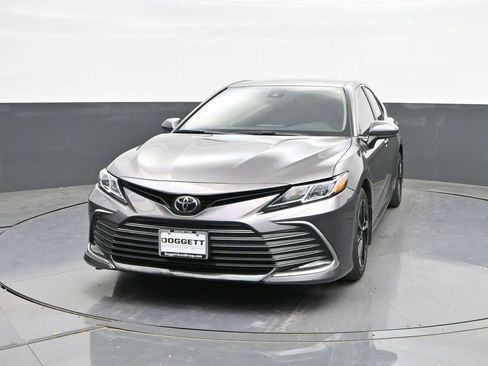 Used 2022 Toyota Camry LE image 26