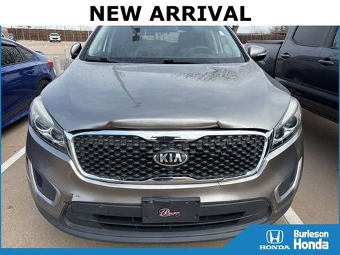 Used 2018 Kia Sorento L image 2