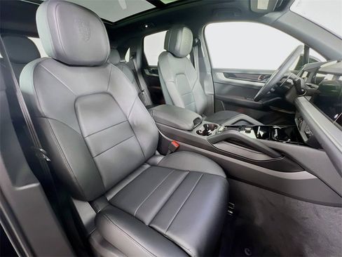 New 2026 Porsche Cayenne Base image 29