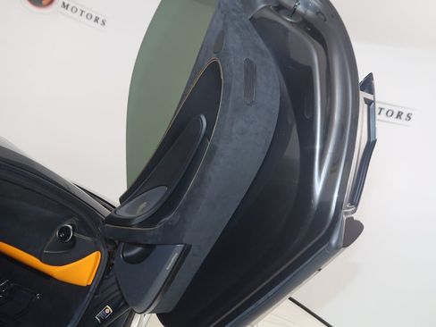 Used 2020 McLaren 570S Coupe RWD image 18