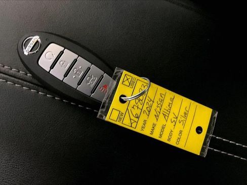 Used 2024 Nissan Altima 2.5 SV w/ SV Premium Package FWD image 11