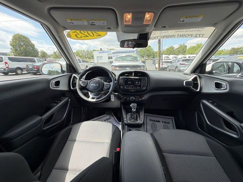 Used 2025 Kia Soul LX w/ LX Technology Package FWD image 10