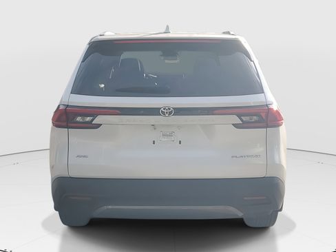 Used 2024 Toyota Grand Highlander Platinum image 4