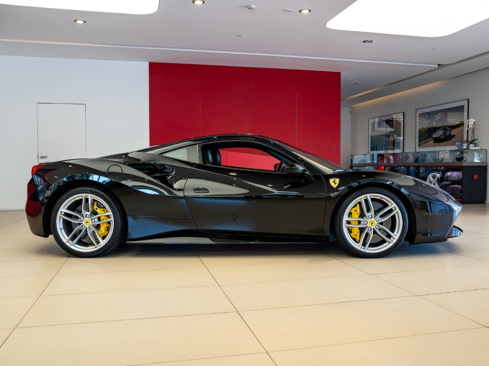 Certified 2016 Ferrari 488 GTB RWD image 7