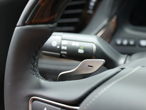 Used 2024 Lexus LS 500 w/ Interior Upgrade Package RWD image 27