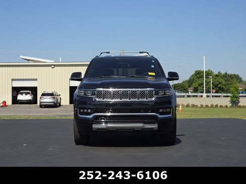 Used 2023 Jeep Grand Wagoneer Series III AWD/4WD image 2