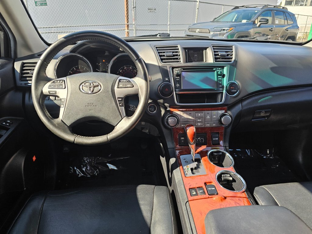 Used 2013 Toyota Highlander Limited AWD/4WD image 18