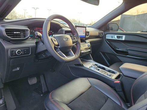 Certified 2023 Ford Explorer ST-Line w/ Class IV Trailer Tow Package image 20