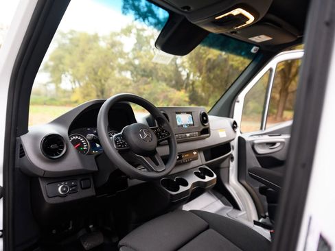 Used 2023 Mercedes-Benz Sprinter 2500 image 20