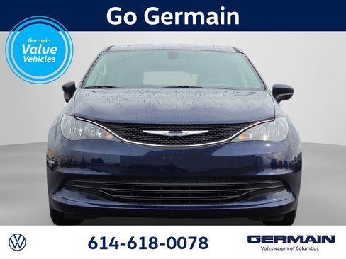 Used 2017 Chrysler Pacifica LX FWD image 3
