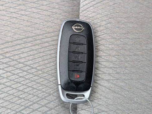 Used 2025 Nissan Rogue SV FWD image 28