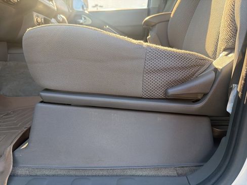 Used 2013 Nissan Frontier SV image 16