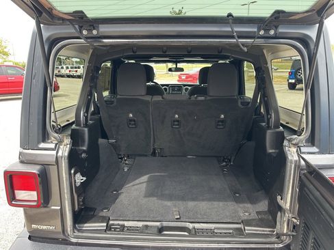 Used 2019 Jeep Wrangler Unlimited Sahara image 5