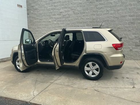 Used 2011 Jeep Grand Cherokee Laredo AWD/4WD image 12