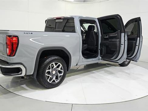 Used 2025 GMC Sierra 1500 SLE w/ Preferred Package AWD/4WD image 32