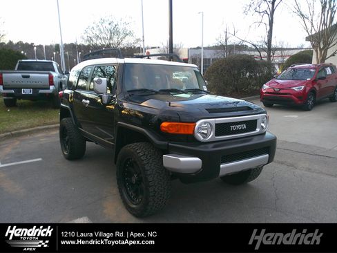 Used 2014 Toyota FJ Cruiser 4WD image 1