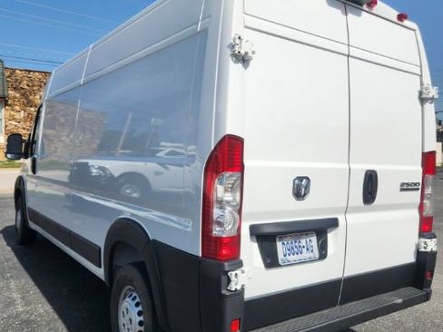 Used 2026 RAM ProMaster 2500 w/ Convenience Group FWD image 9