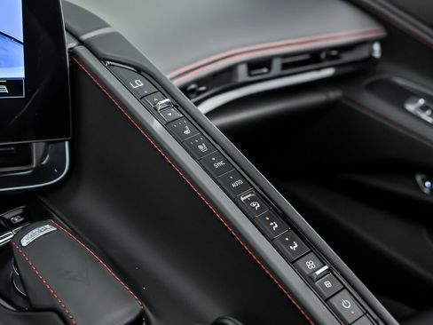 Used 2023 Chevrolet Corvette Stingray Premium Conv w/ Z51 Performance Package image 32