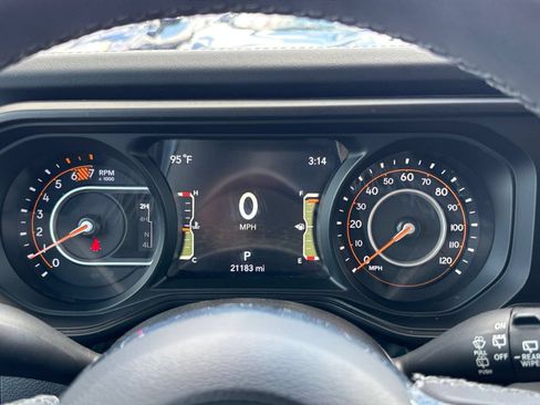 Used 2025 Jeep Wrangler Unlimited Sahara AWD/4WD image 40