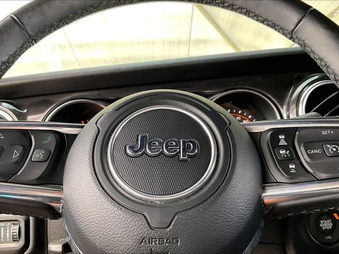 Used 2022 Jeep Wrangler Unlimited Sahara AWD/4WD image 30