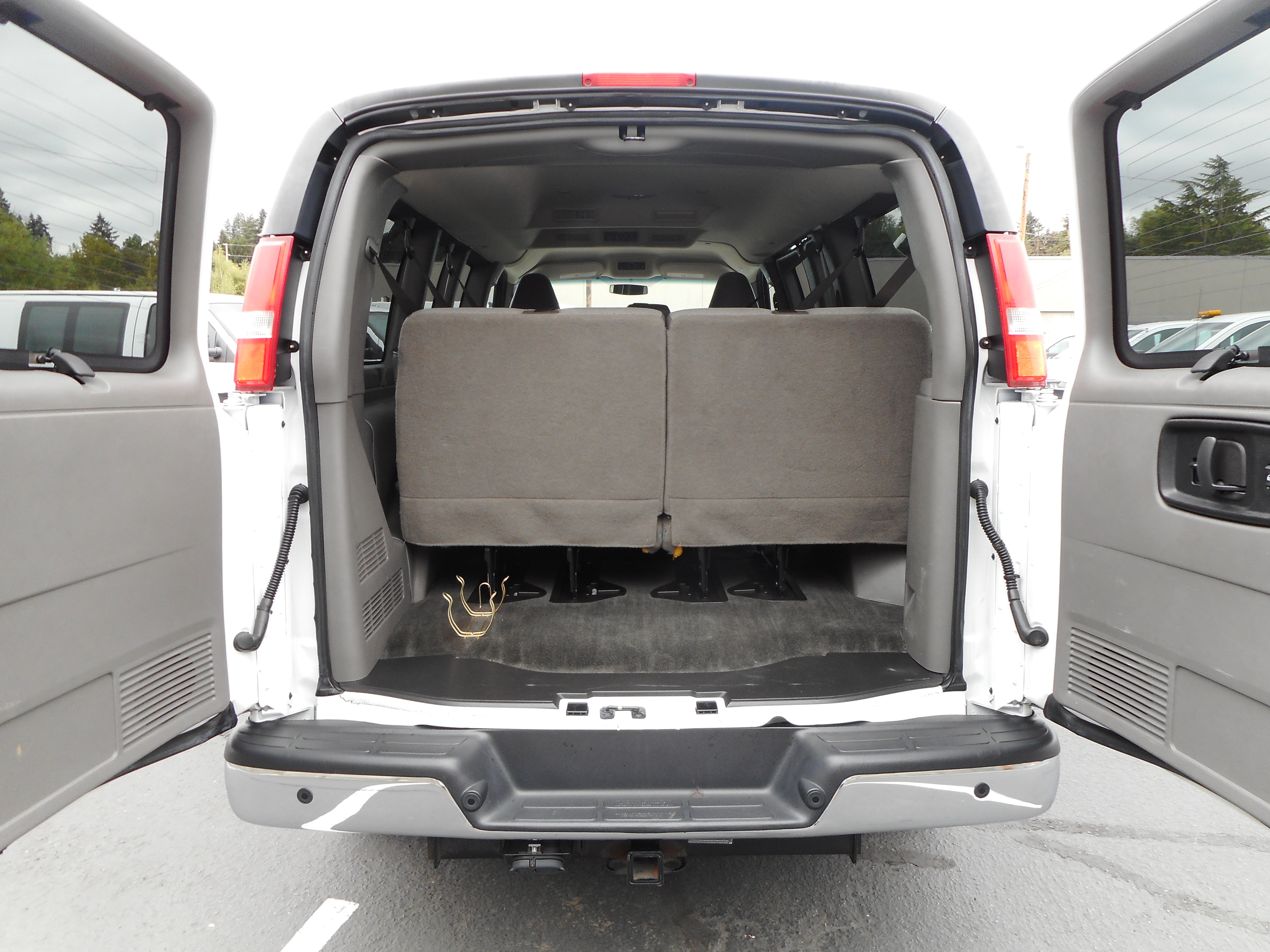 Used 2017 Chevrolet Express 3500 LT w/ LT Preferred Equipment Group RWD image 17