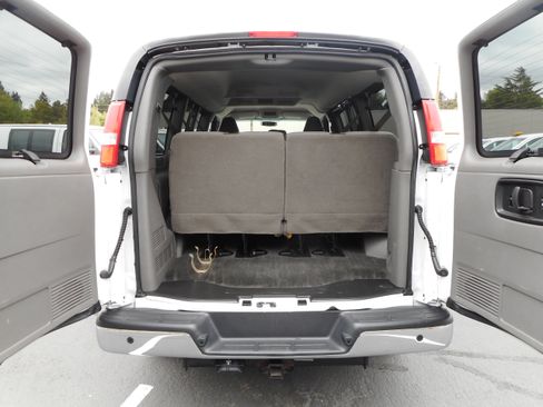 Used 2017 Chevrolet Express 3500 LT w/ LT Preferred Equipment Group RWD image 17