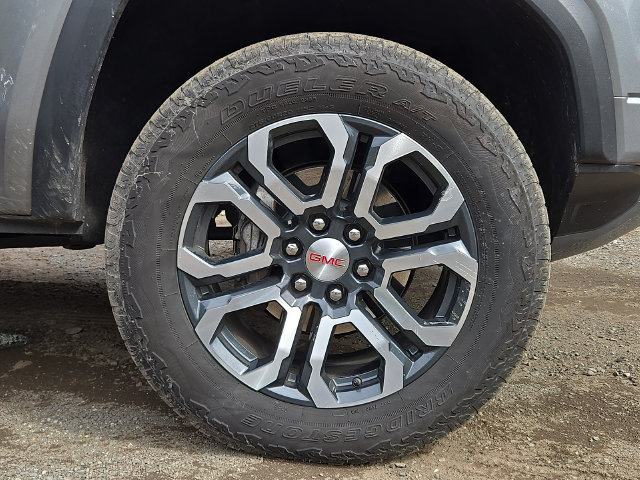 Used 2024 GMC Canyon AT4 w/ Canyon Safety Plus Package AWD/4WD image 26