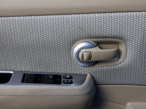 Used 2009 Nissan Versa S 4DR HATCHBACK w/ Convenience Pkg image 38