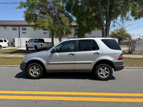 Used 1999 Mercedes-Benz ML 320 4MATIC image 8