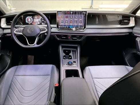 New 2026 Volkswagen Tiguan SE image 7