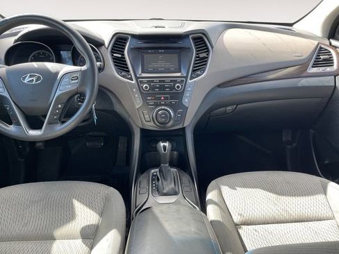 Used 2017 Hyundai Santa Fe SE image 5